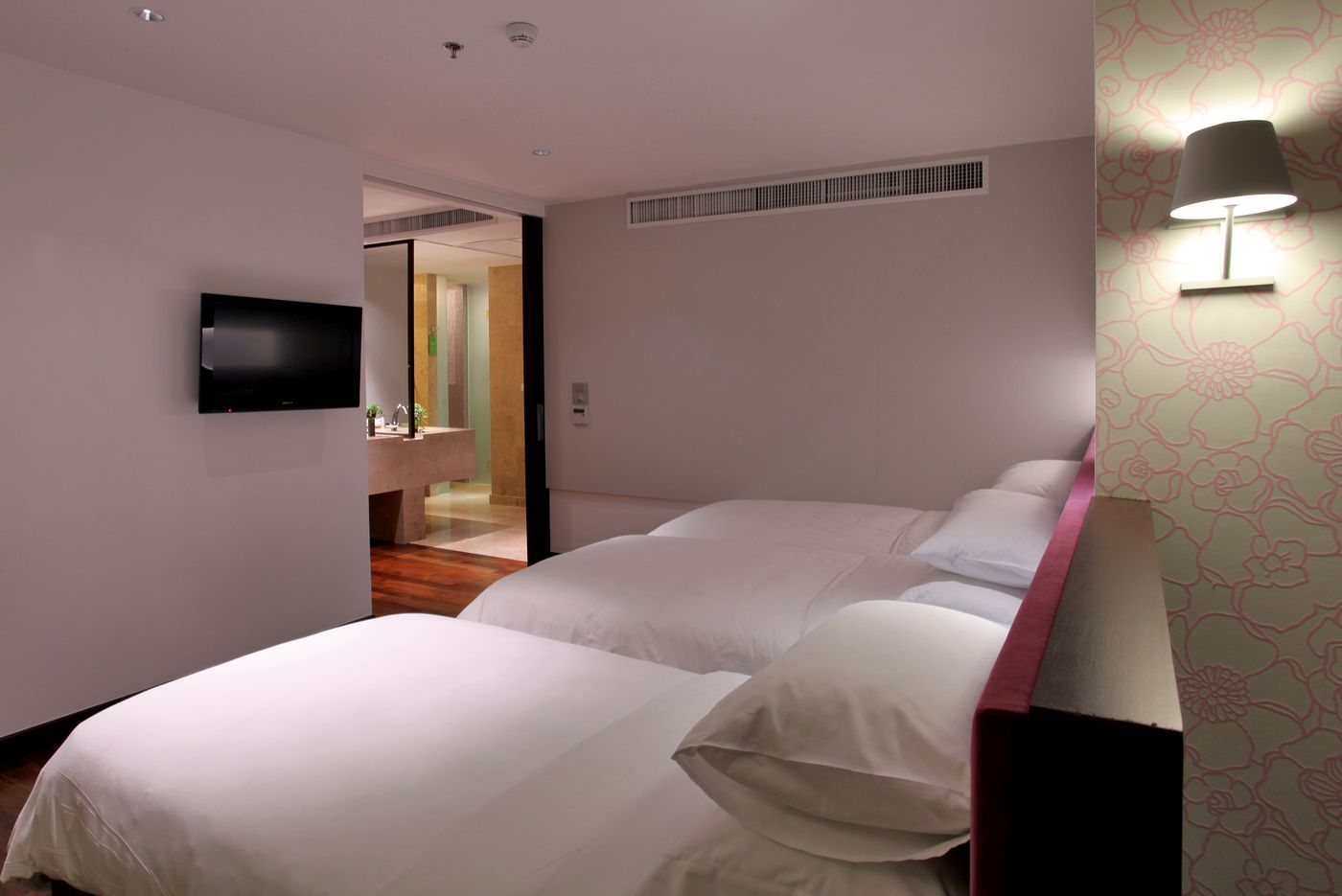 Lit-Bangkok-Hotel-Room-29