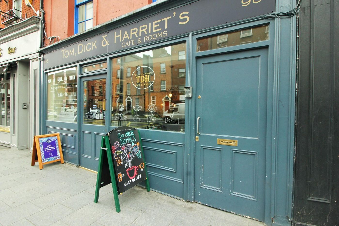 Tom-Dick-and-Harriet-s-General-view-25