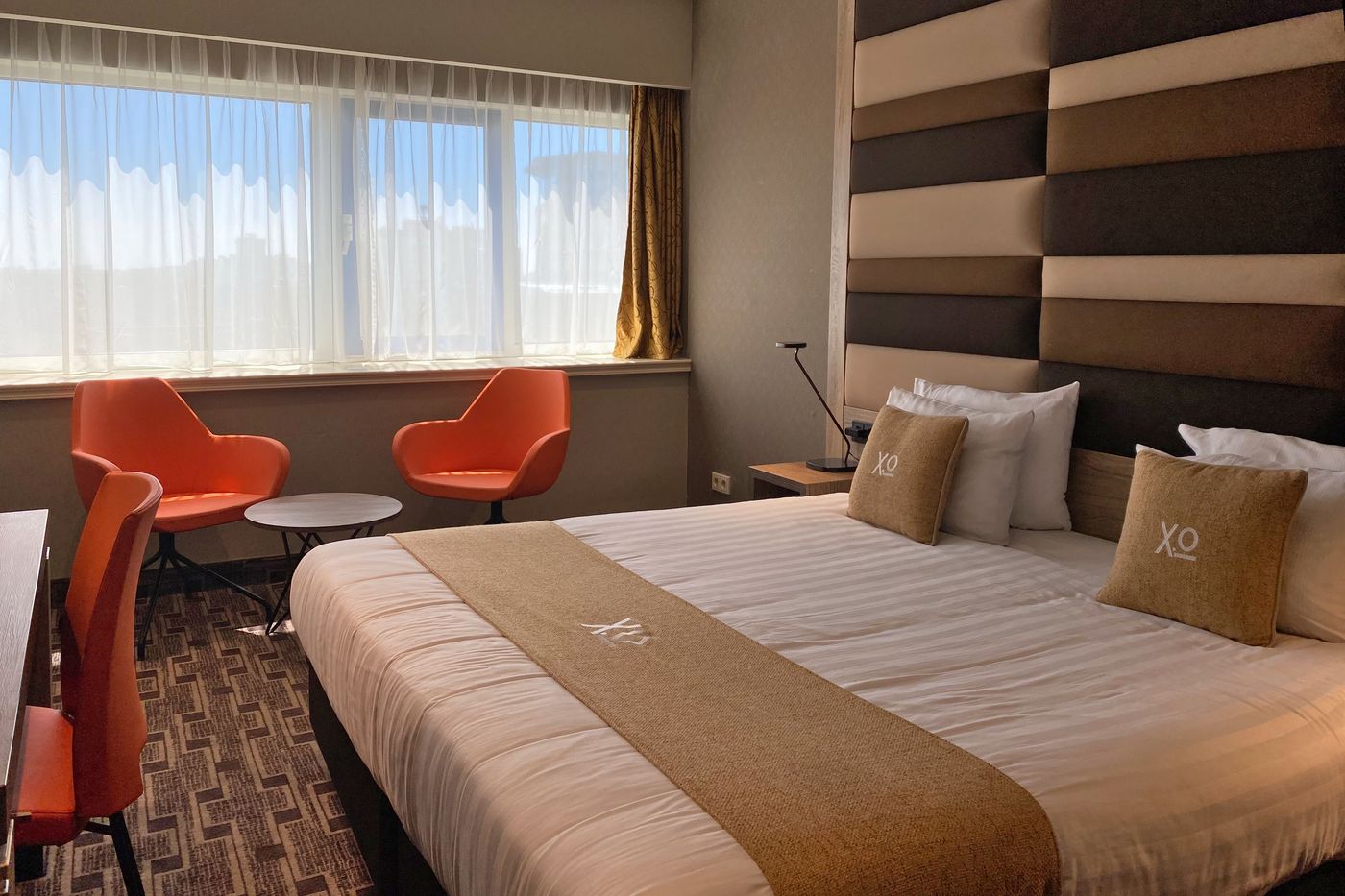 Xo-Hotels-Blue-Tower-Room-26