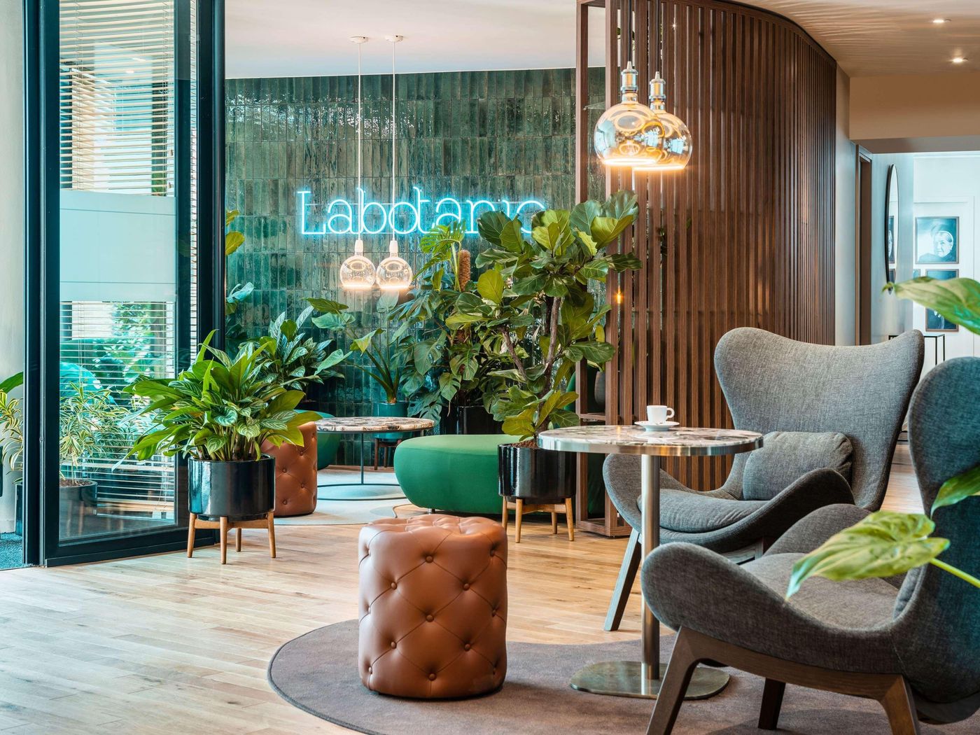 Holiday-Inn-Paris-Montparnasse-Pasteur-General-view-1