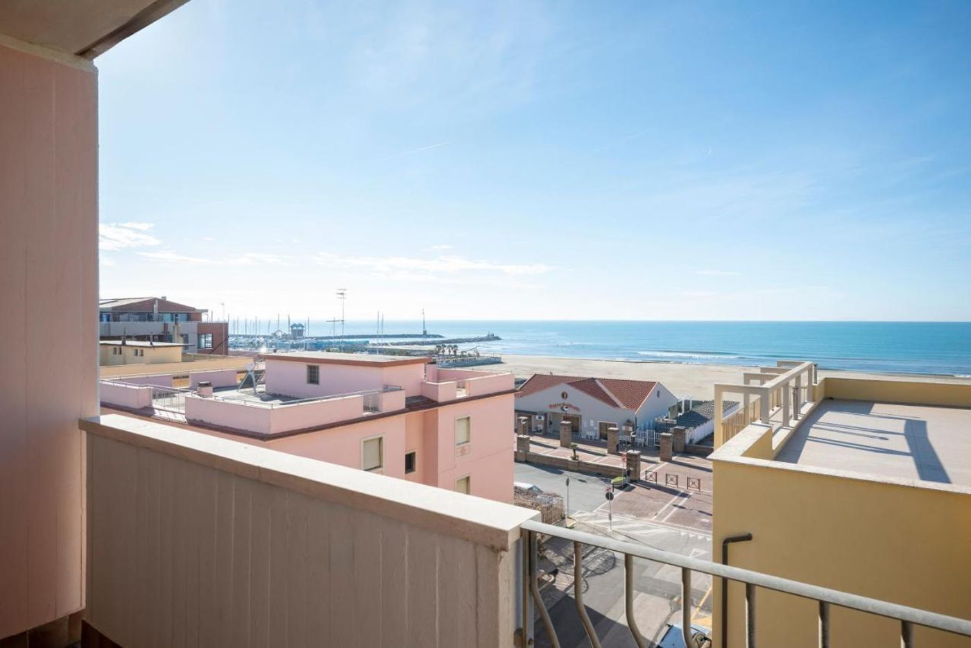 Lola-Piccolo-Hotel-Room-3