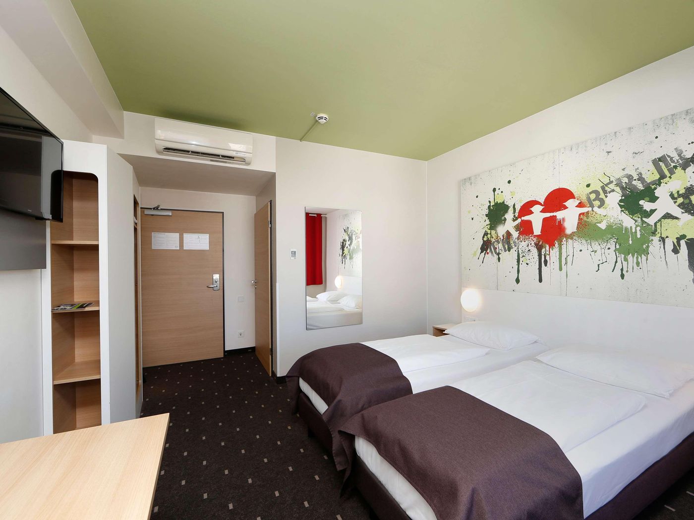 B-B-Hotel-Berlin-Potsdamer-Platz-Room-6