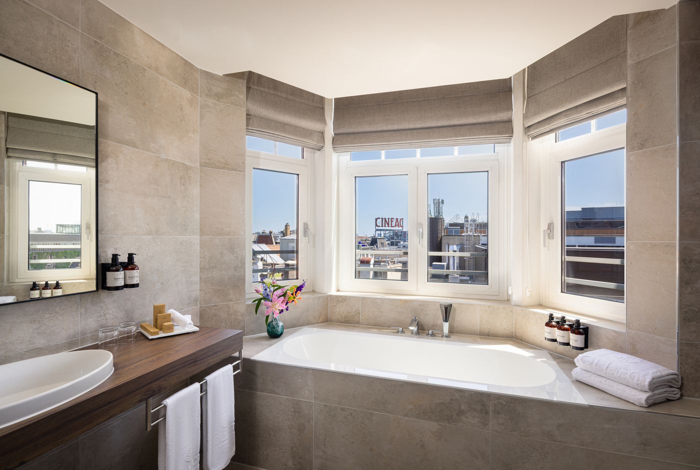 NH-Collection-Amsterdam-Flower-Market-Room-53