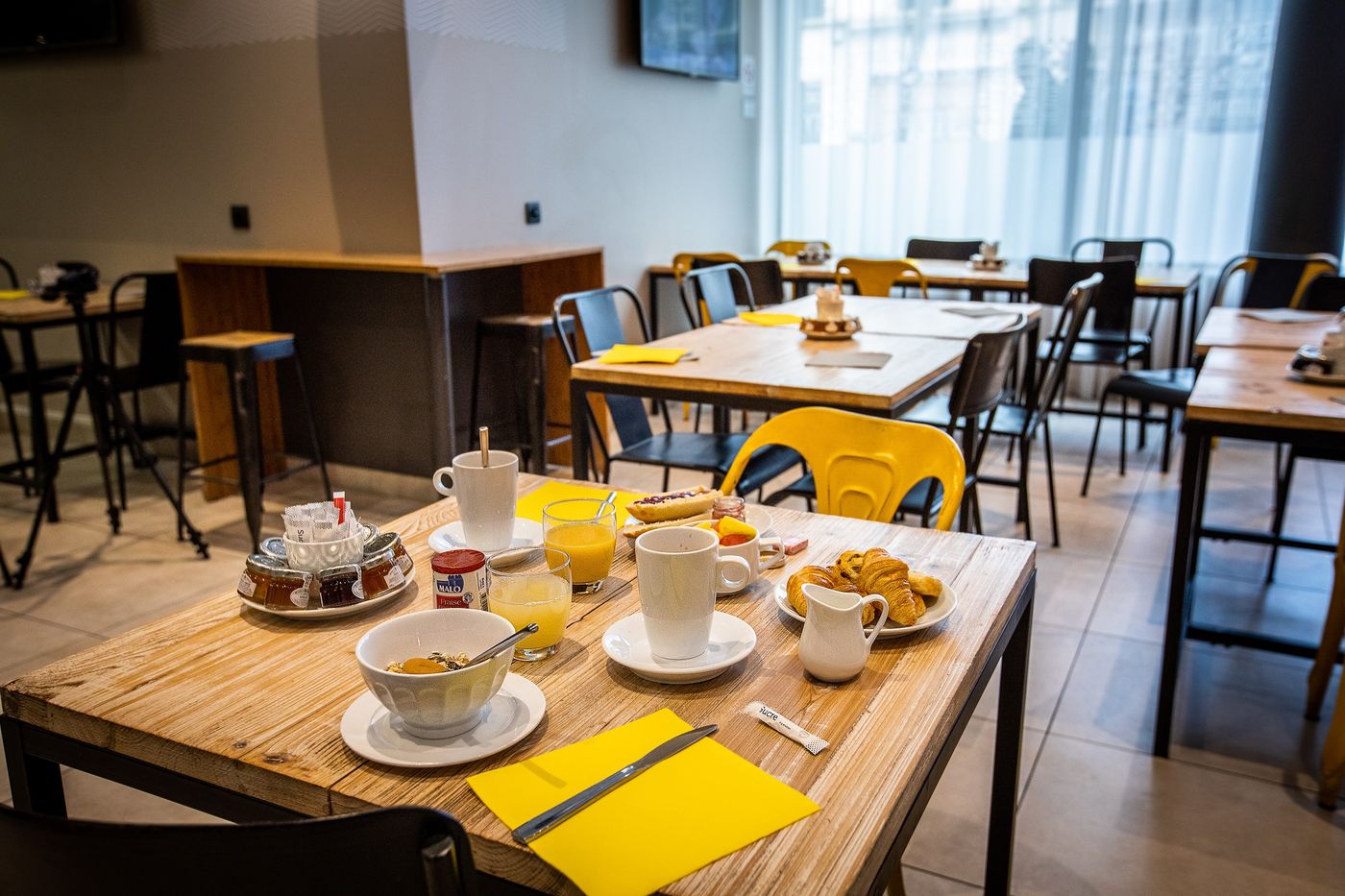 Best Western Plus Suitcase Paris la Defense