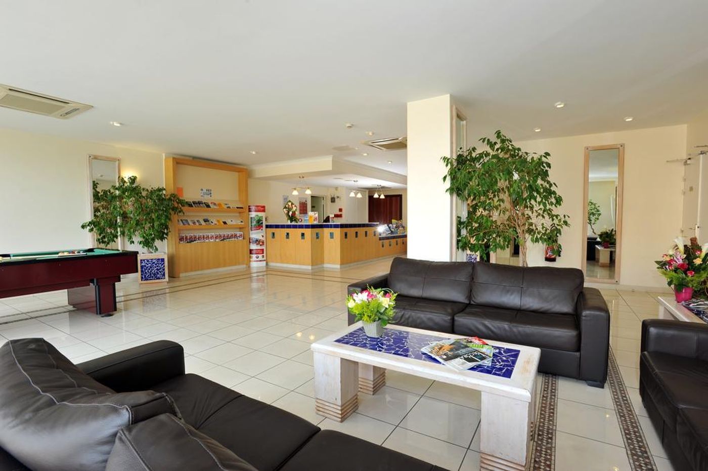 Inter-Hotel-Sea-Side-Park-Lobby-25