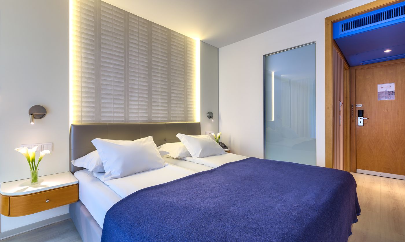 The-Views-Monumental-Room-28