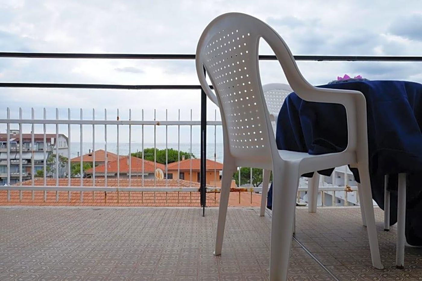 Hotel-Blurelda-Lobby-40