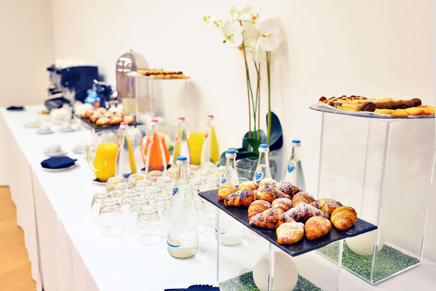 Hilton-Garden-Inn-Milan-North-Restaurant-25