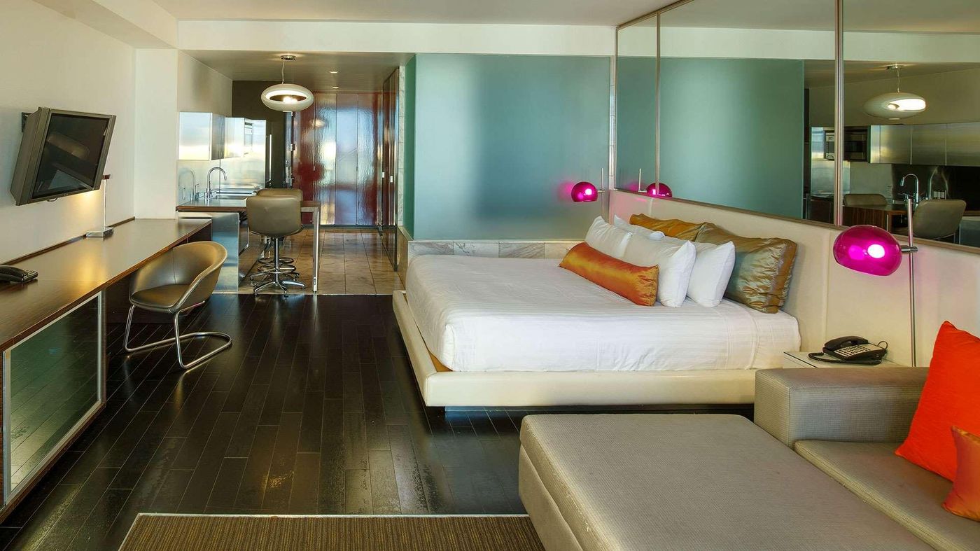 Palms-Place-Hotel-and-Spa-Room-7