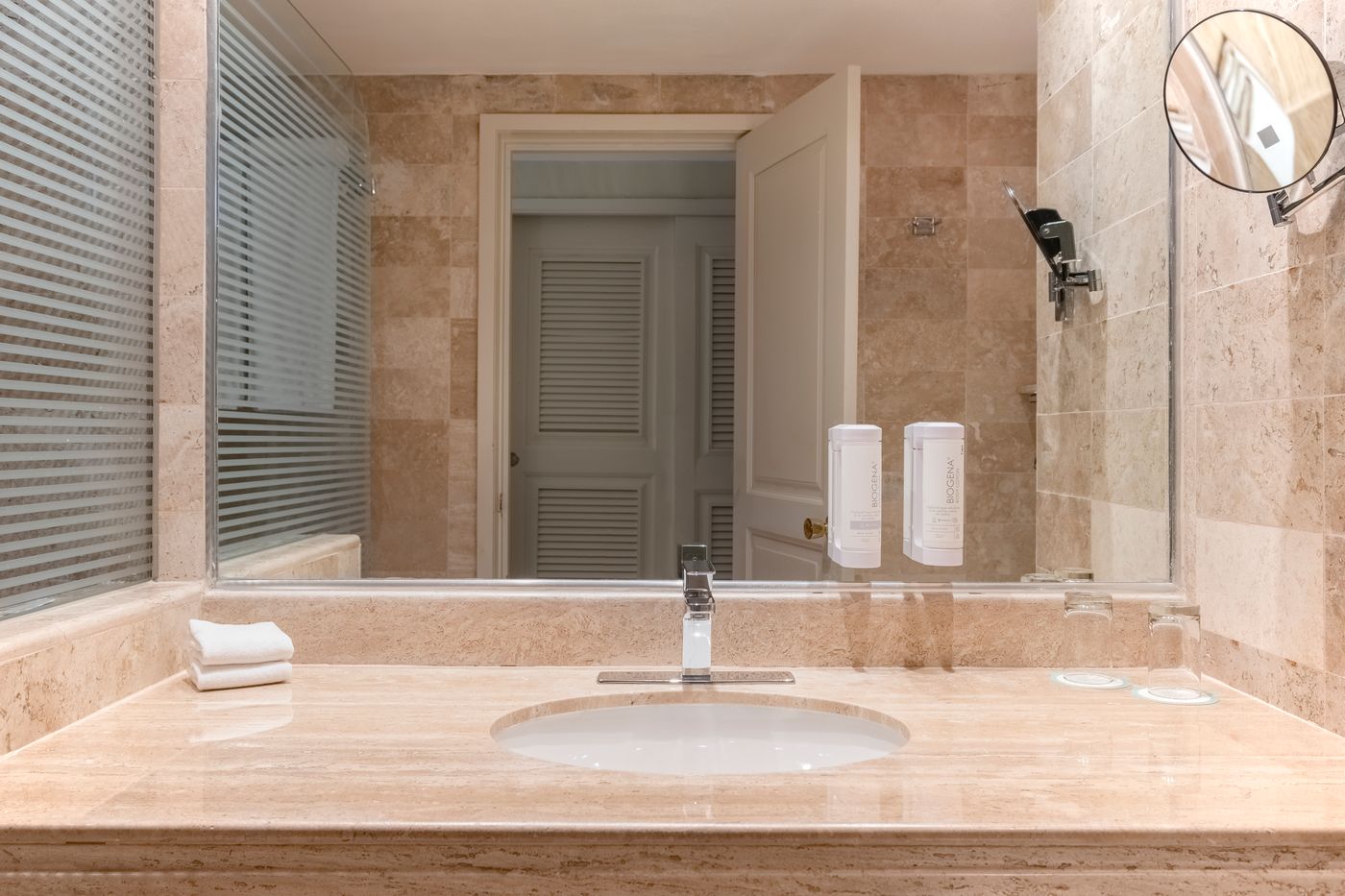 Iberostar-Waves-Tucan-Room-35