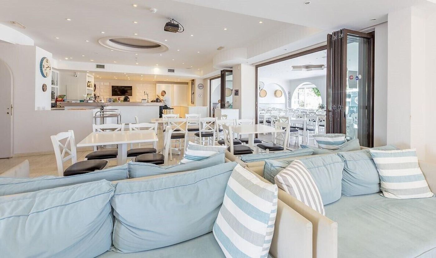 Castro-Hotel-Lobby-50