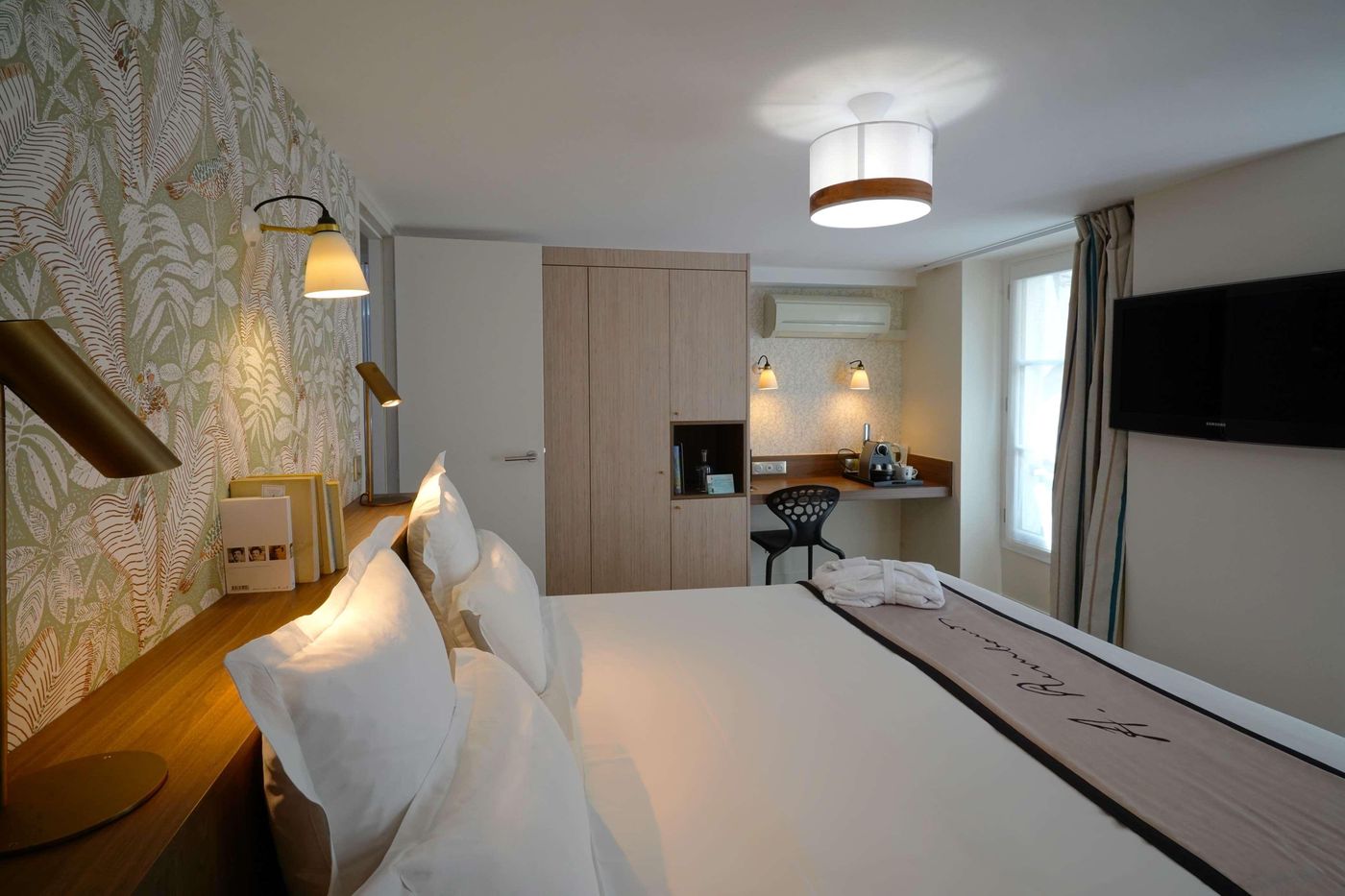 Hotel-Litteraire-Arthur-Rimbaud--BW-Signature-Coll-Room-20