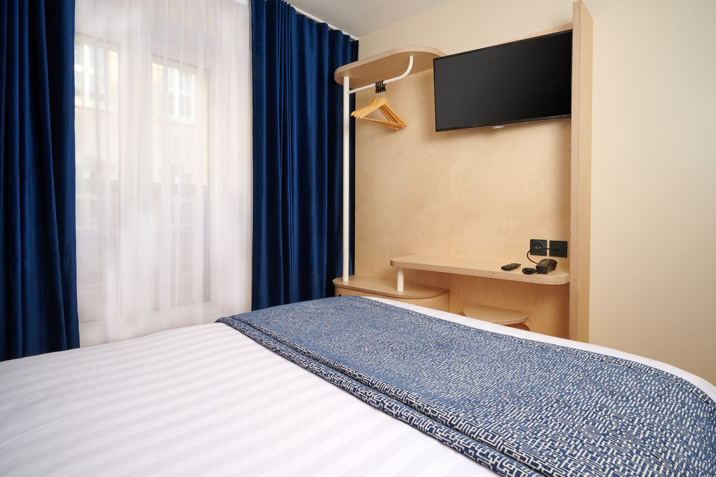 VLH-Paris-Montparnasse-Eiffel-Room-22