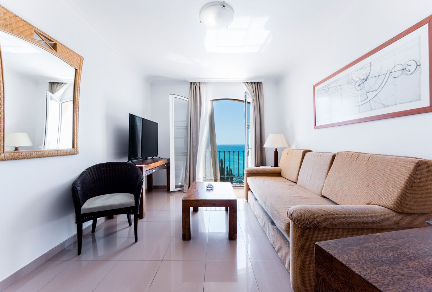 Toboso-Apartments-Room-12