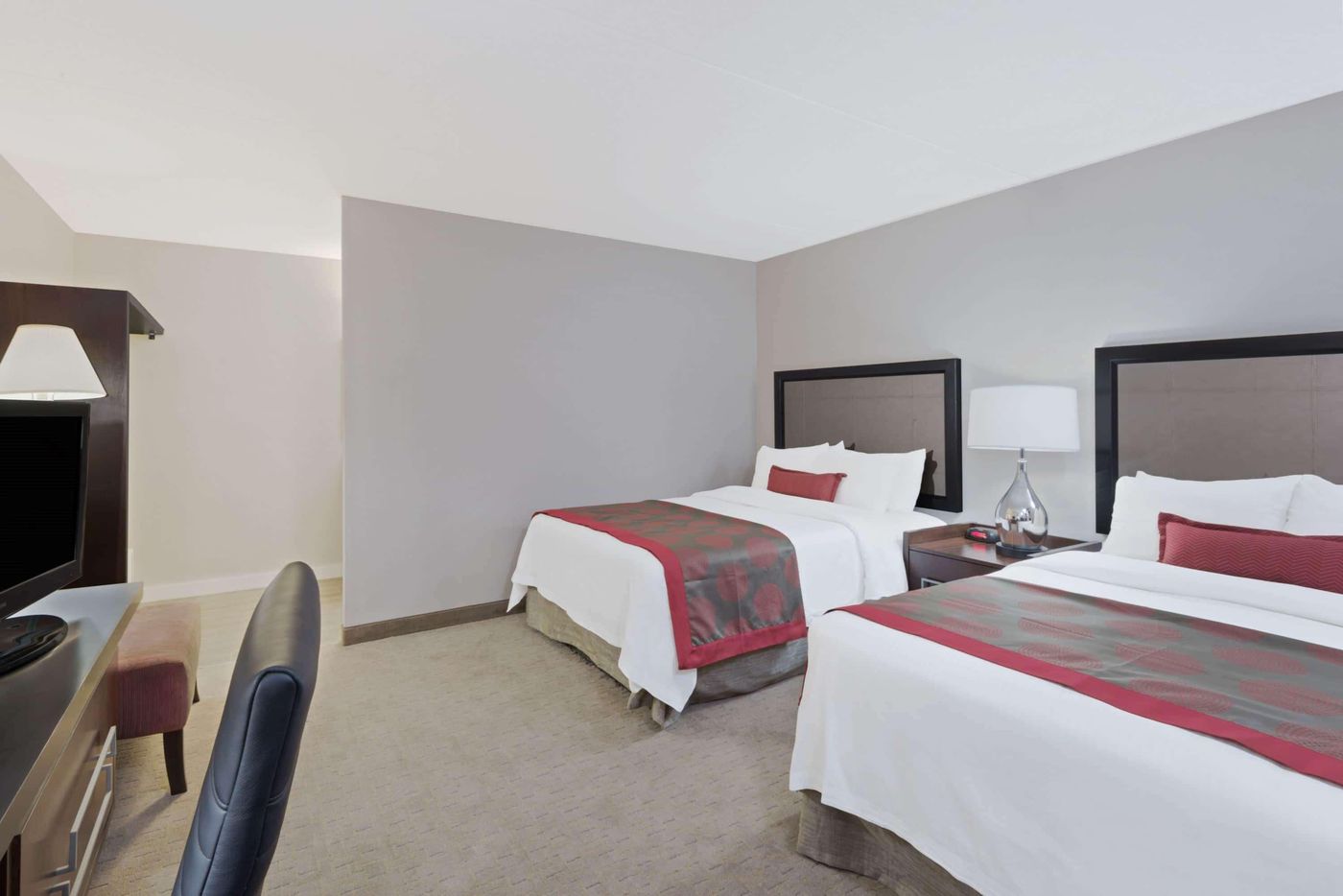 Ramada-by-Wyndham-Boston-Room-15