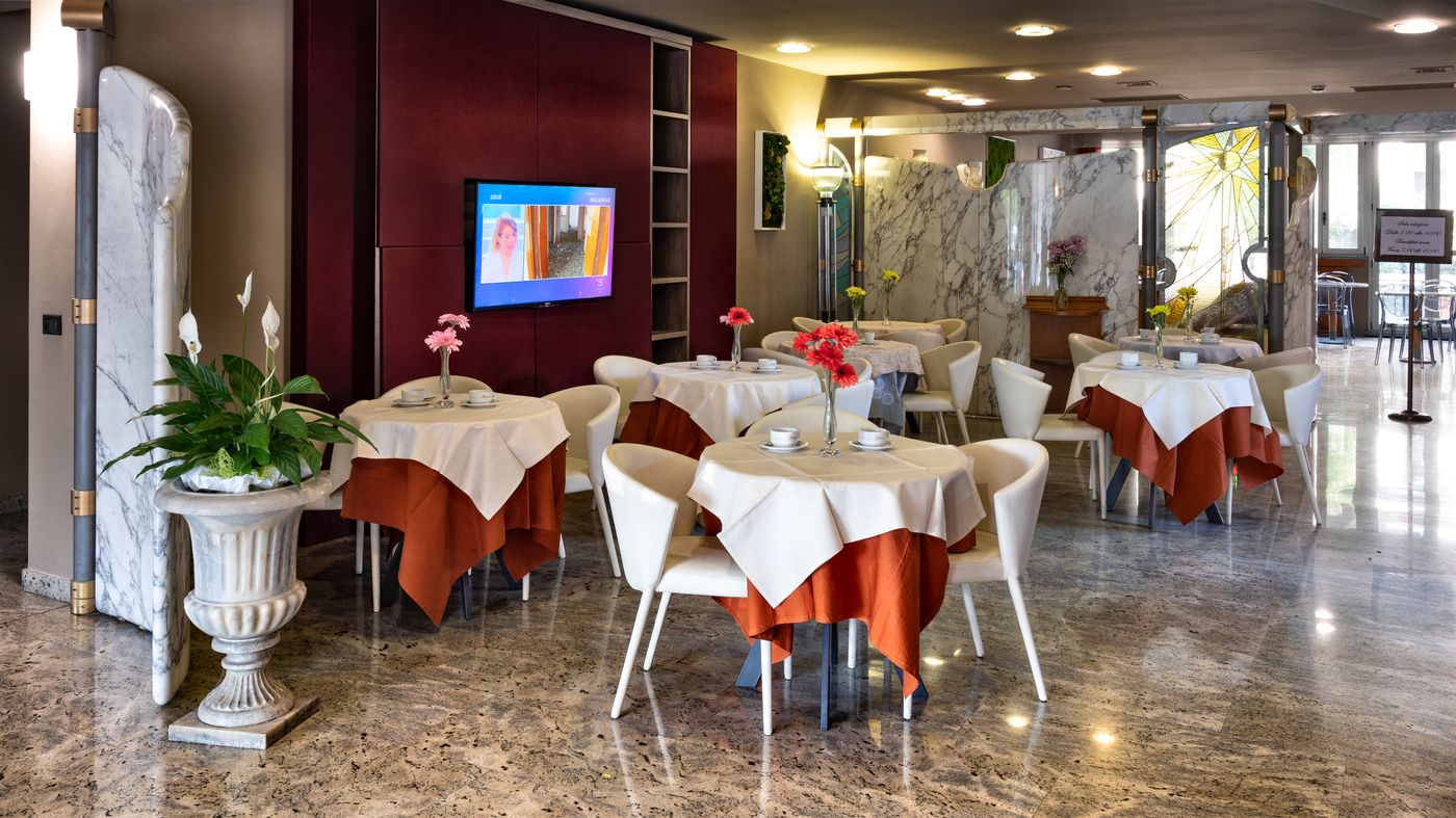 Sunflower-Hotel-Bar-17