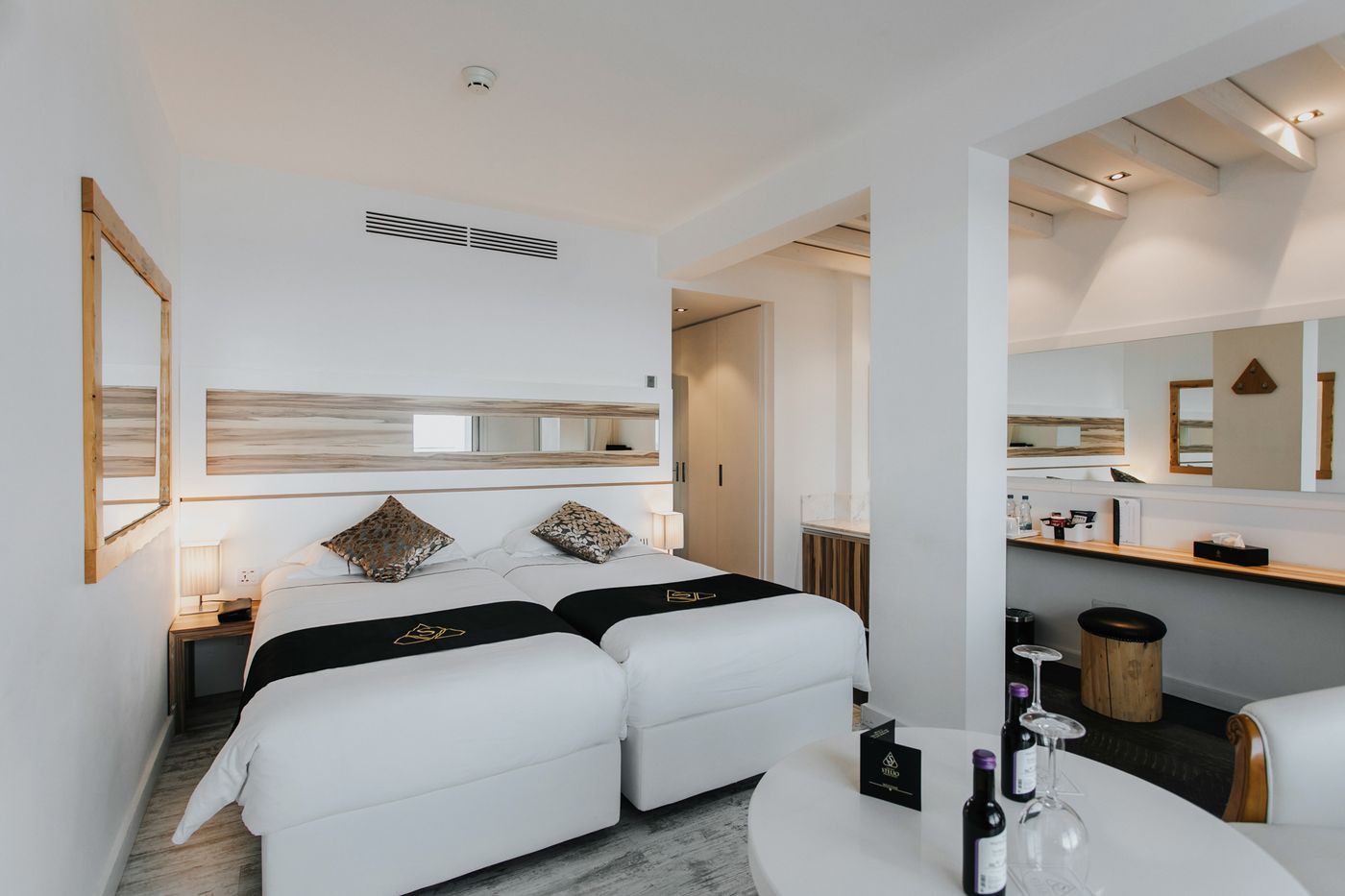 The-Ciao-Stelio-Deluxe-Hotel-Room-20