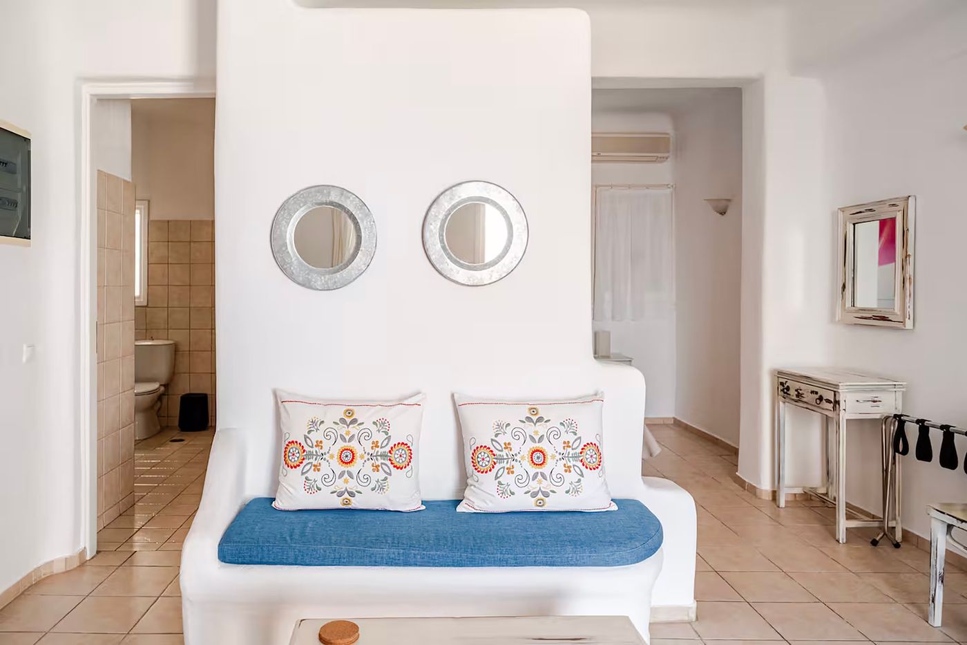 Yakinthos-Residence-Room-26