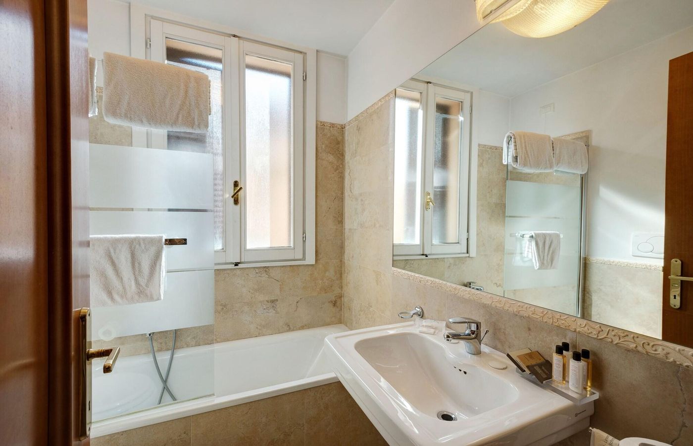 Penthouse-Suite-Rome-Room-20