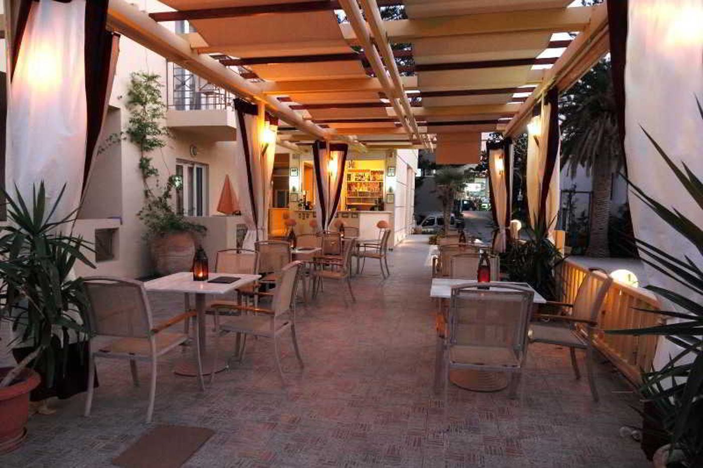 Lambrinos-Suites-Bar-8