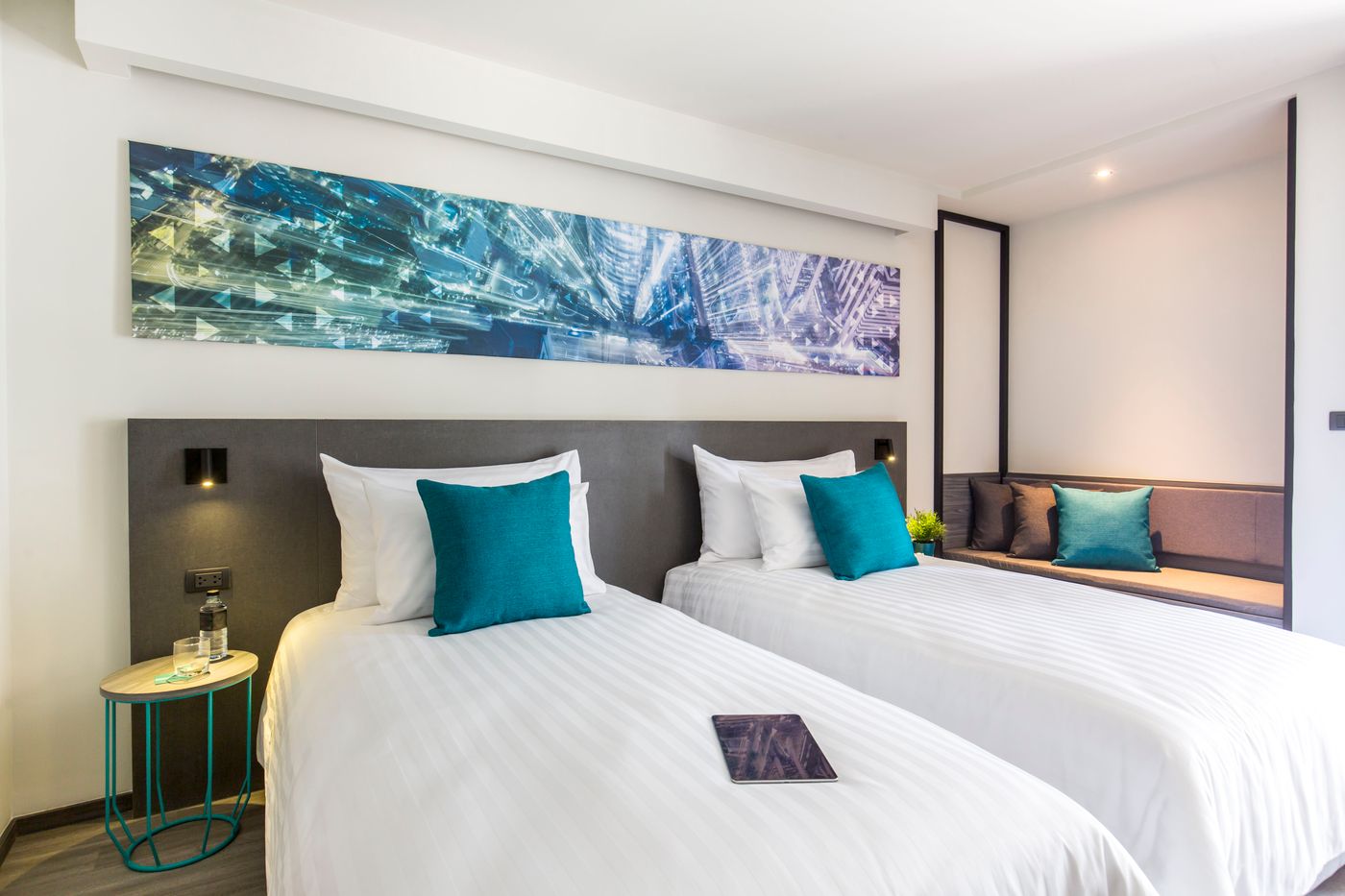 Cross-Vibe-Bangkok-Sukhumvit-Room-36