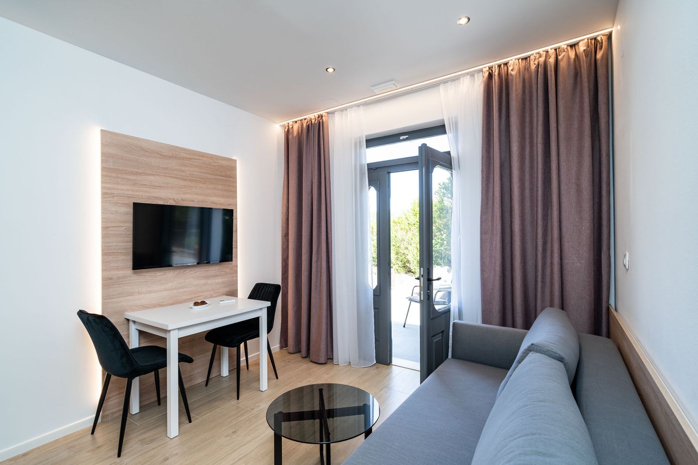 Bacan-Serviced-Apartments-Room-23