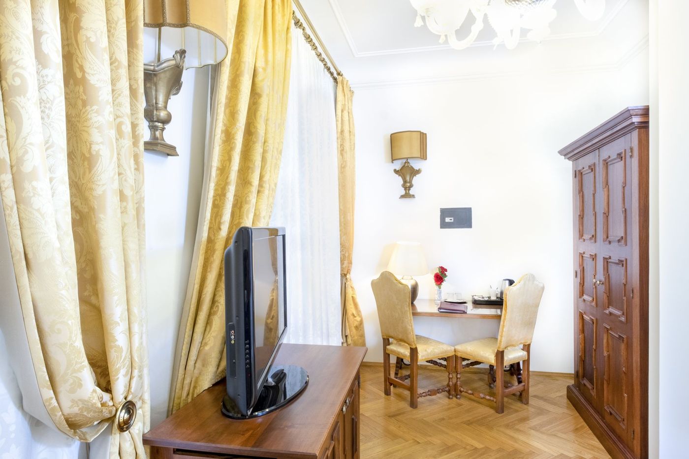Charles Bridge Palace-Czech Republic-PRAGUE-Room-3