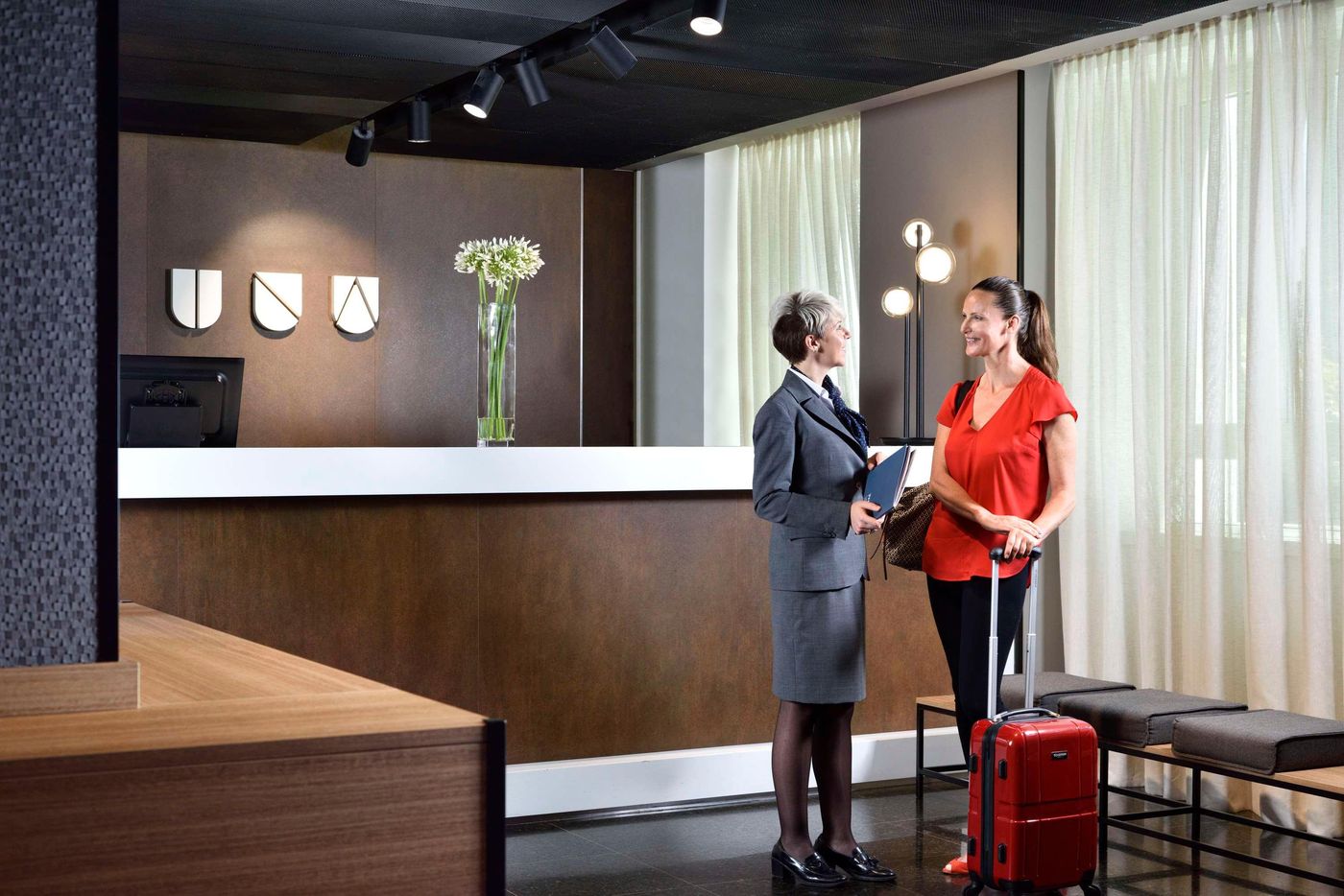 Unahotels-Century-Milano-Lobby-9