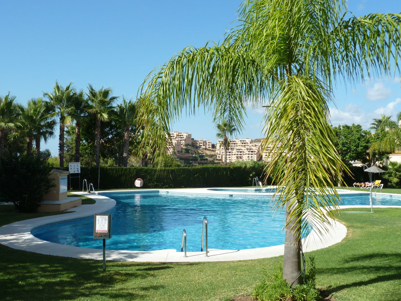 Apartamentos-El-Porton-Pool-6