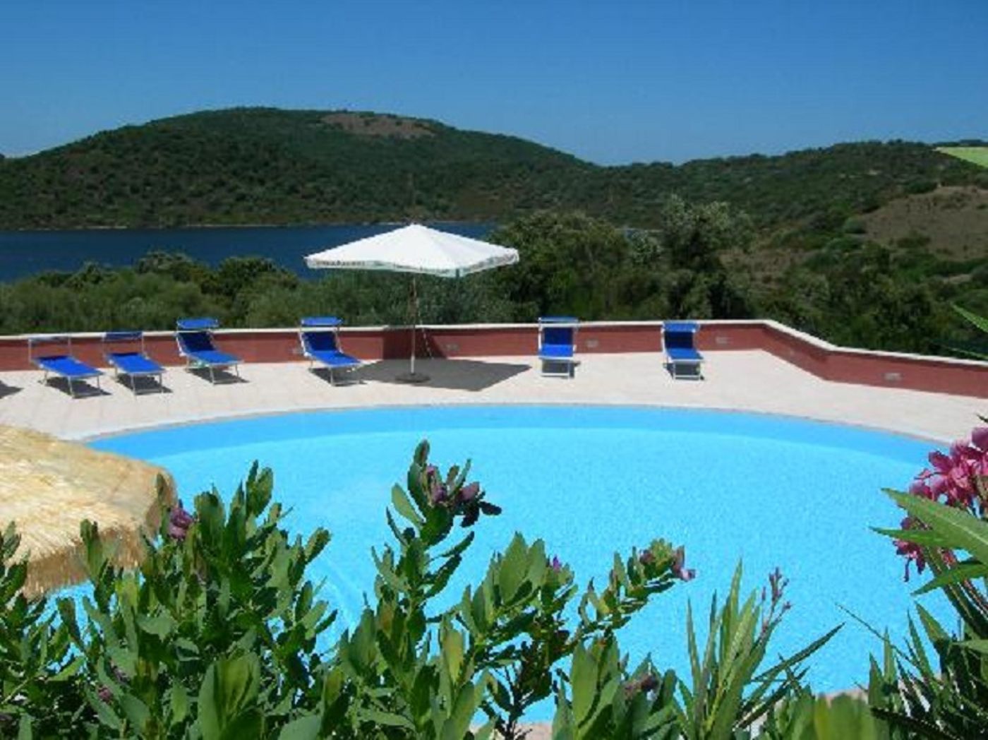 Hotel-Relais-Valkarana-Pool-6