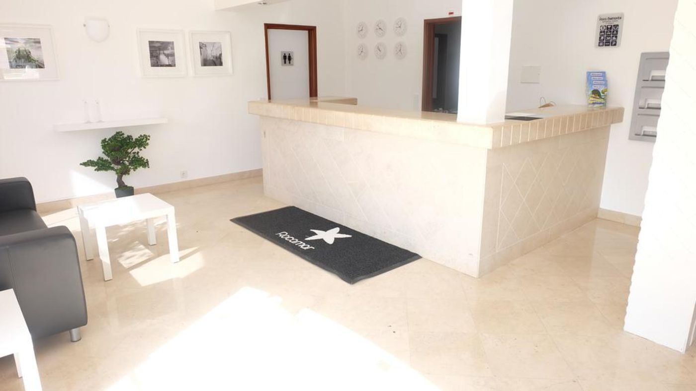 Roca-Belmonte-Apartamentos-Lobby-10
