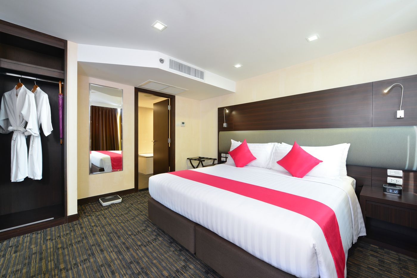 Hotel-Royal-Bangkok---Chinatown-Room-11