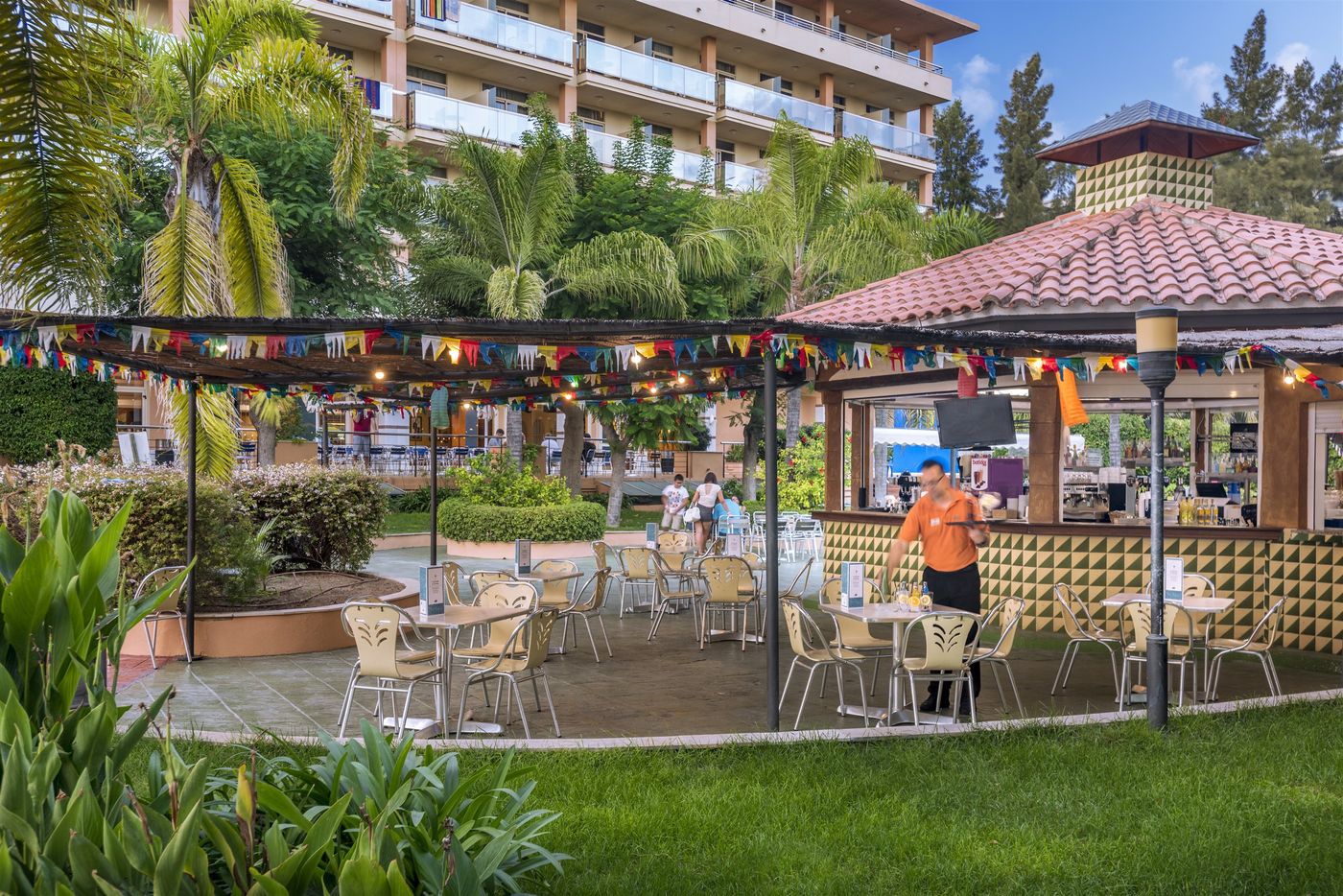 4R-Gran-Regina-Hotel-Terrace-8