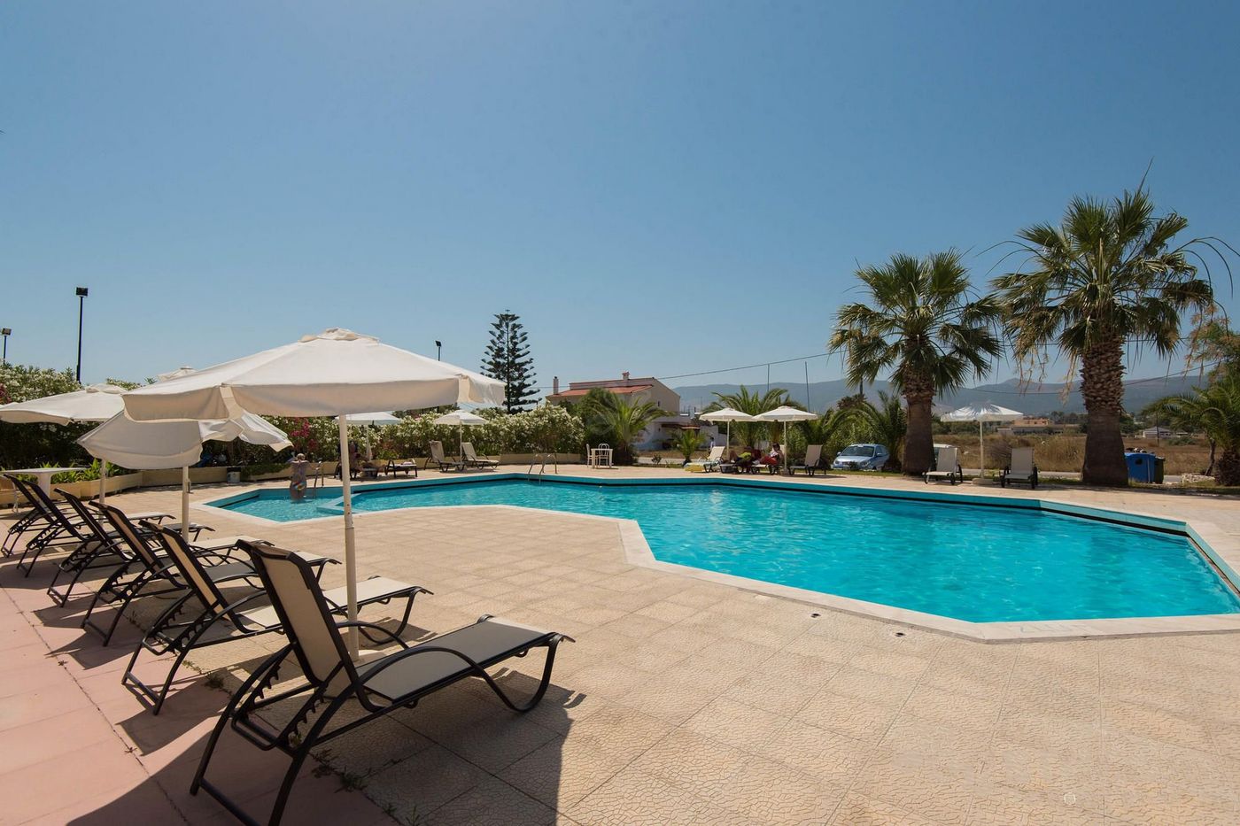 Leonidas-Hotel-And-Studios-Pool-15