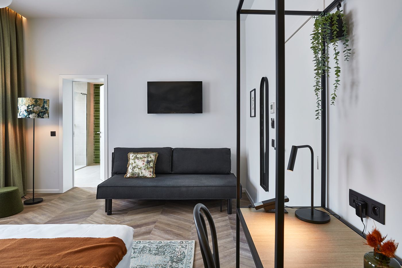 Urban-Yard-Hotel-Room-4