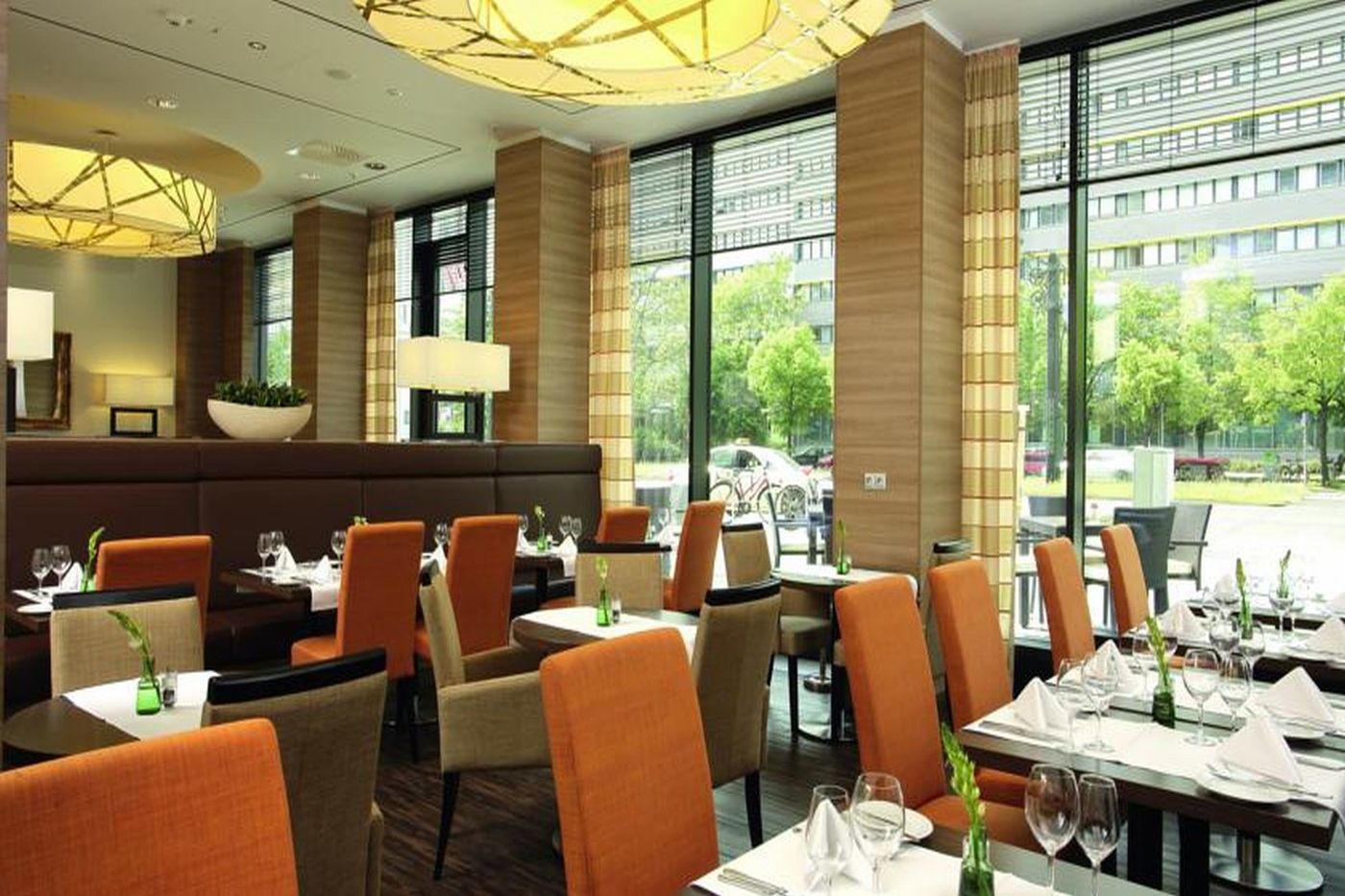 H4-Hotel-Berlin-Alexanderplatz-Restaurant-25