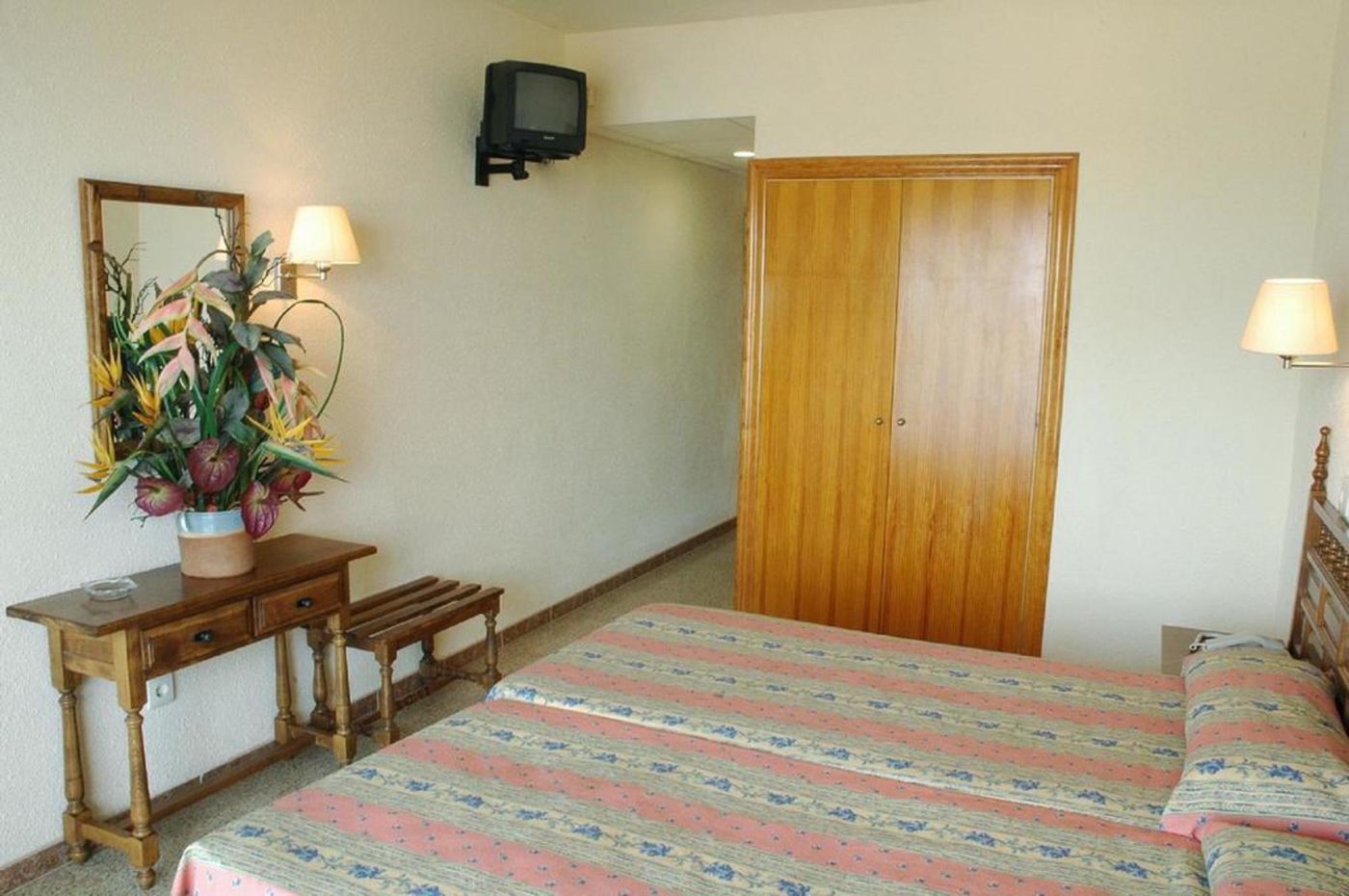 htop-Molinos-Park-Room-19