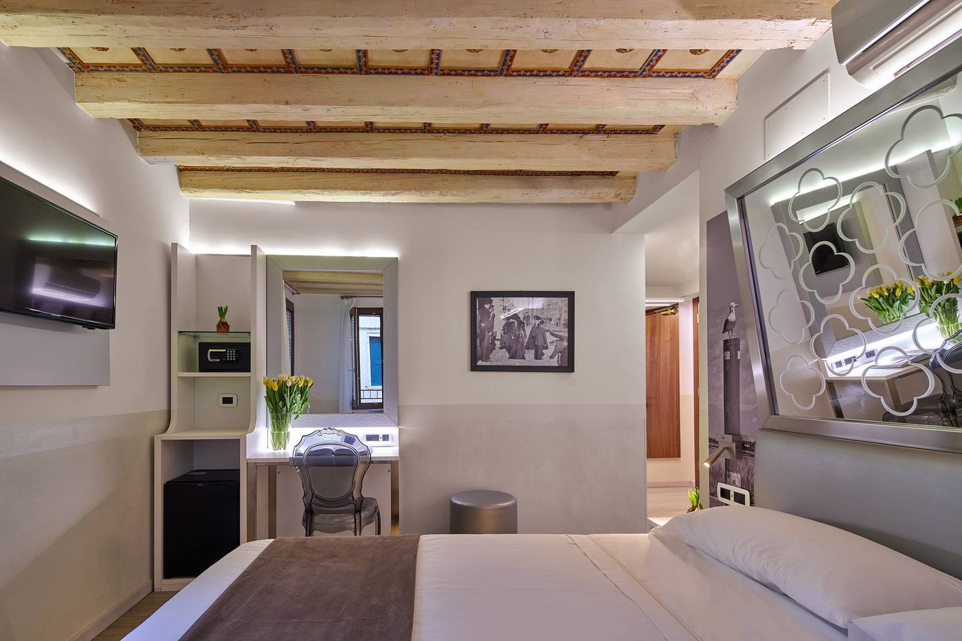 Unahotels-Ala-Venezia--Adults-16--Room-26