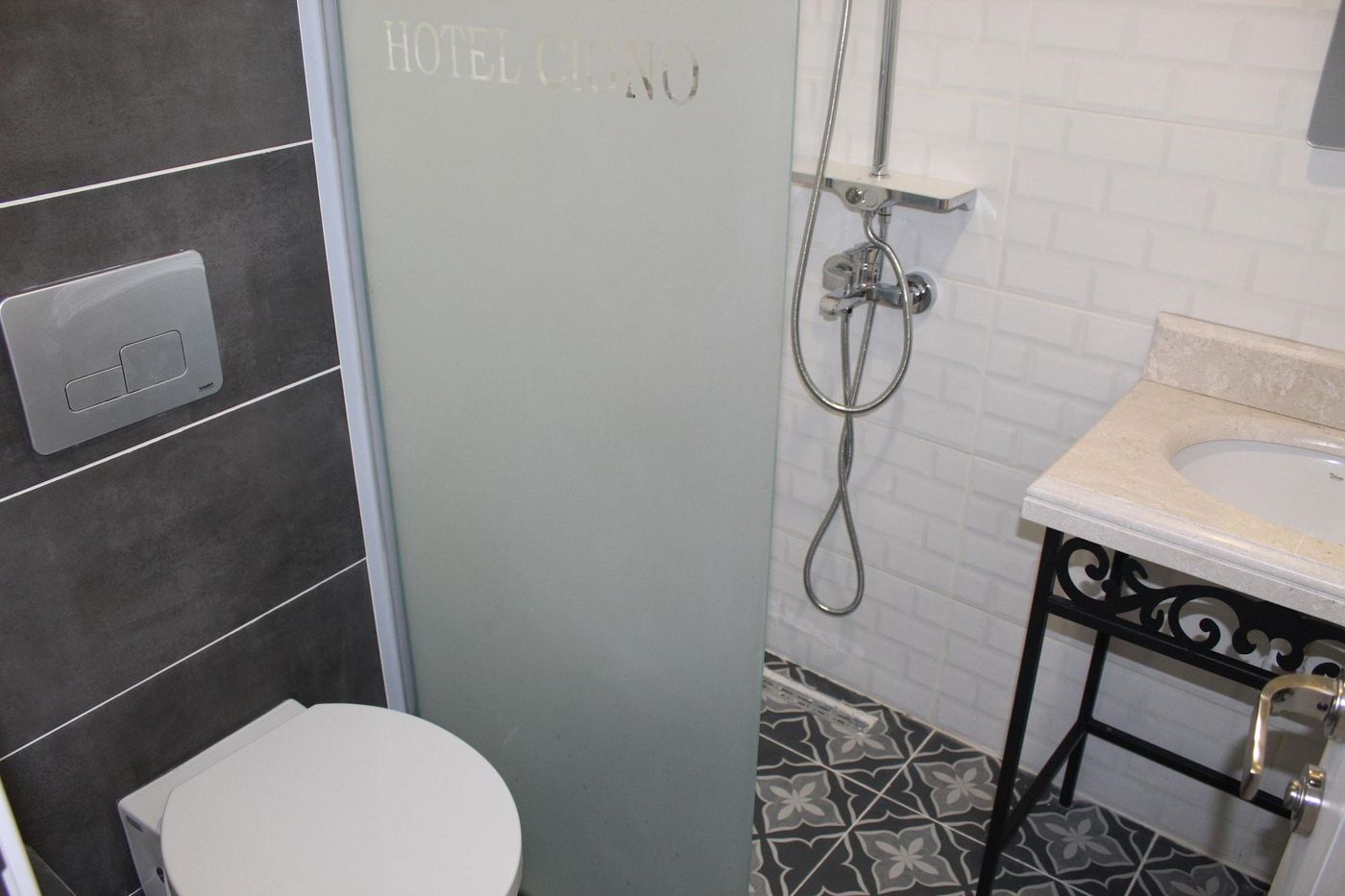 Good-Night-Hotel-Room-35