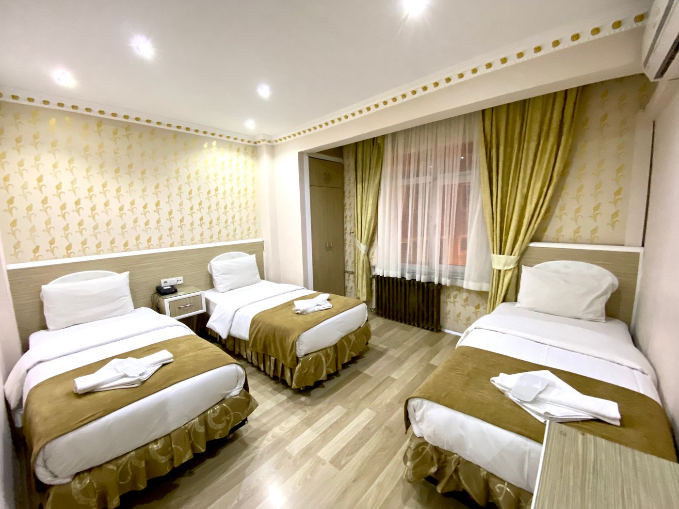 Grand-Oral-Hotel-Room-2