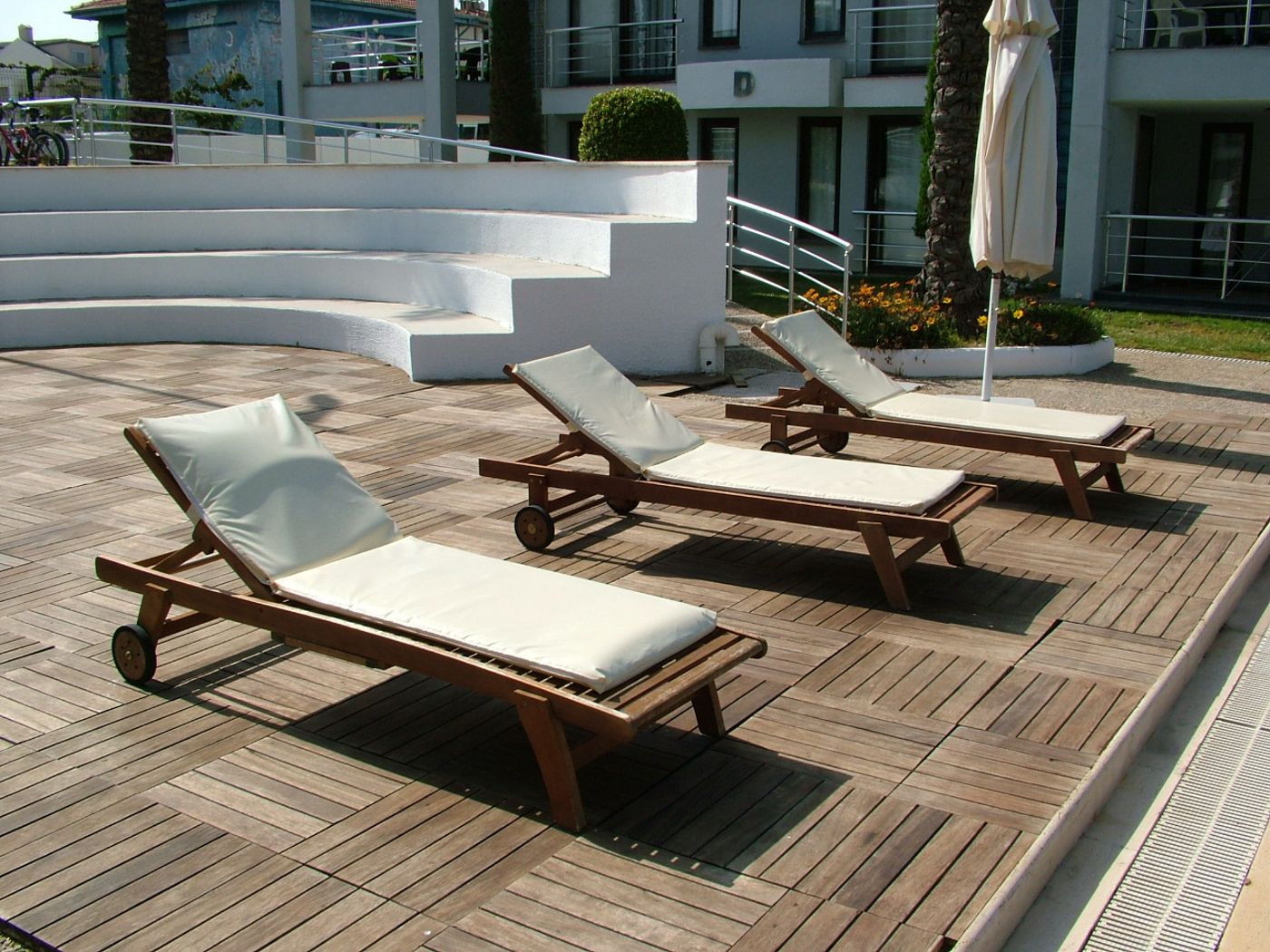 Side Garden Residence