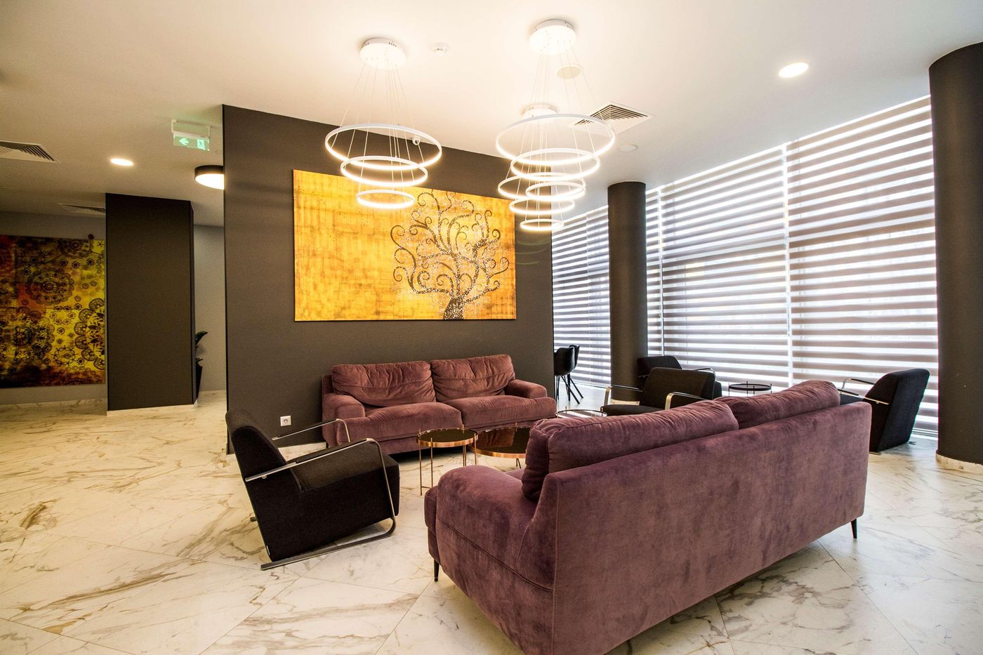 Best-Western-Plus-Premium-Inn-Lobby-33