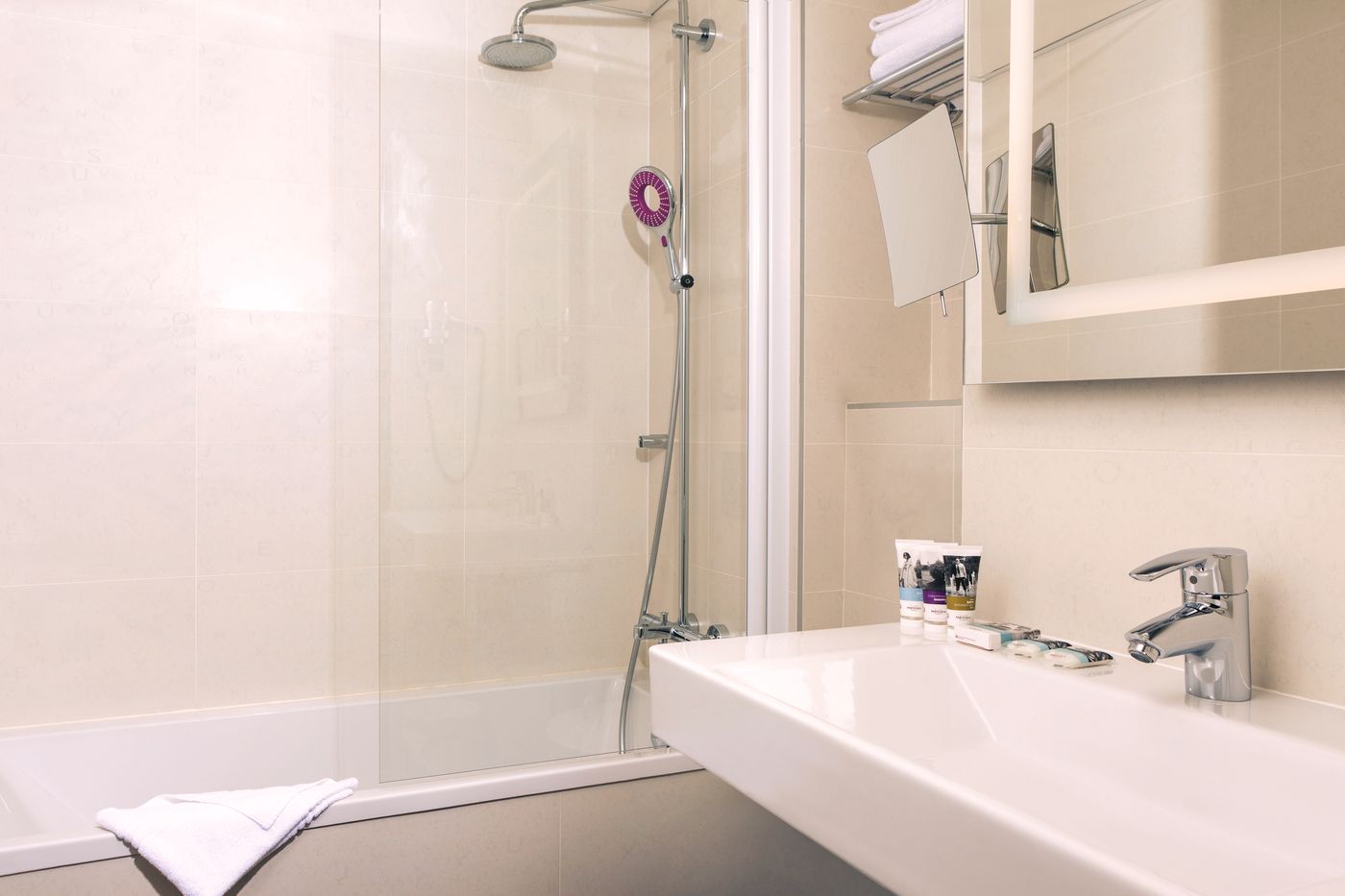 Hotel-Mercure-Paris-Montparnasse-Raspail-Room-36