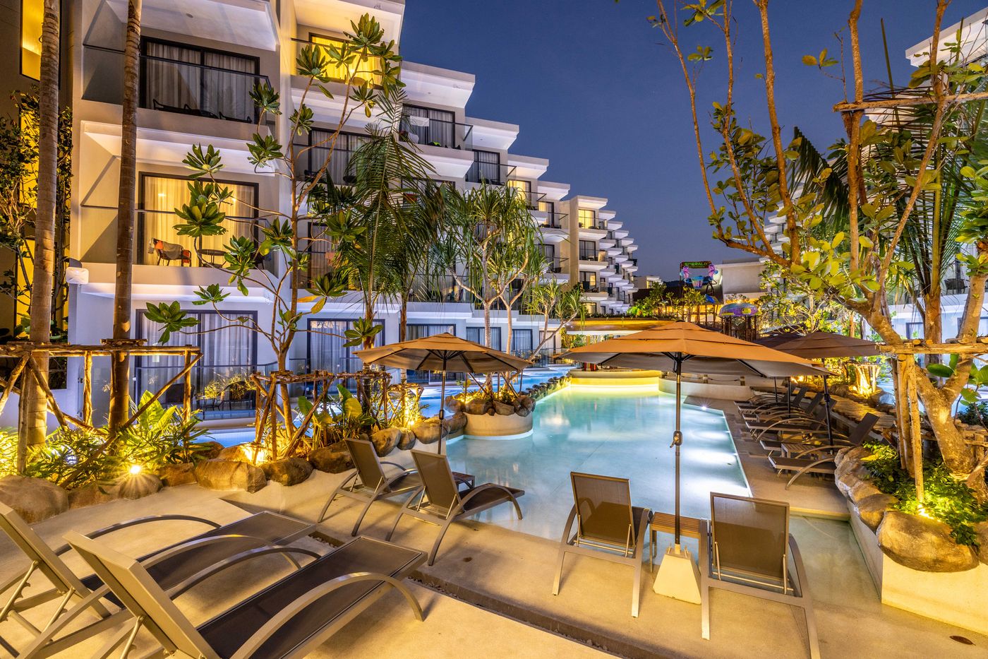 Phuket-Emerald-Beach-Resort-Pool-7