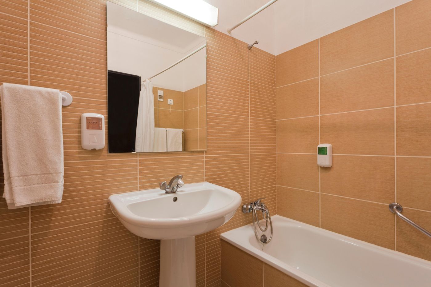 Colina-Village-Room-23