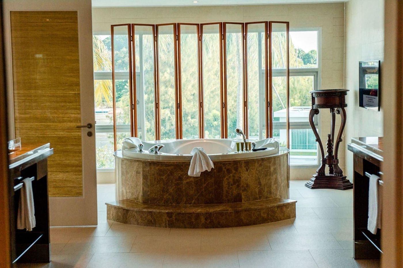 Crowne-Plaza-Phuket-Panwa-Beach-Room-94