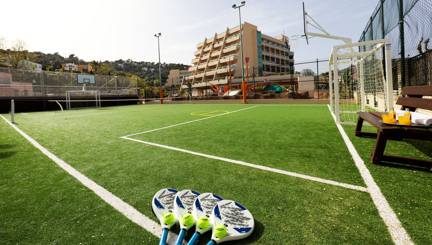 Golden-Bahia-de-Tossa-Sports-and-Entertainment-66