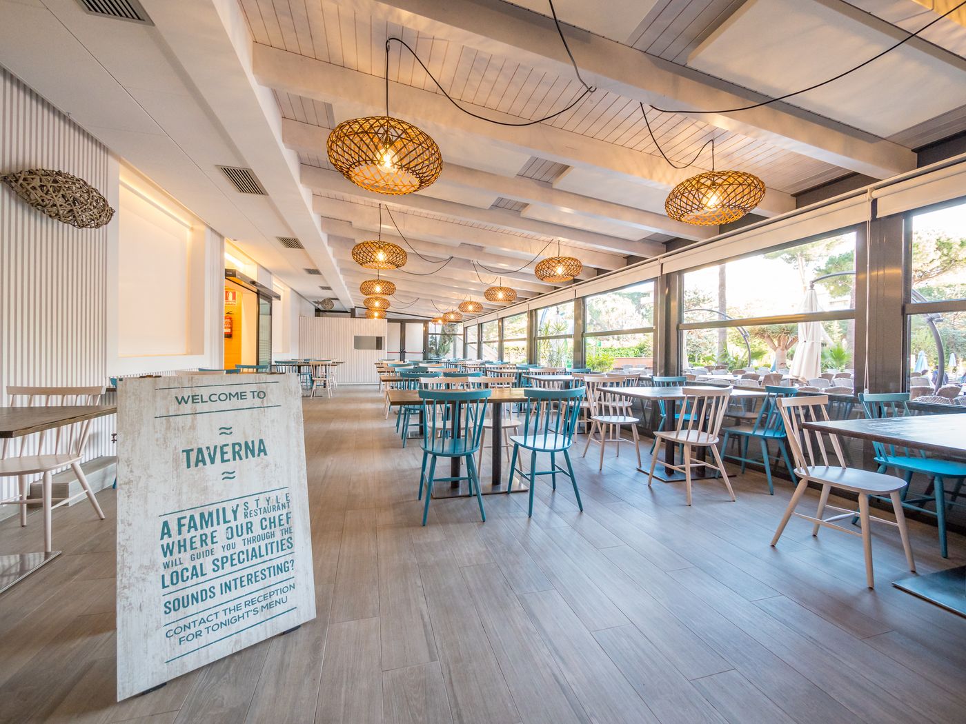 Golden-Avenida-Family-Suites-Restaurant-36