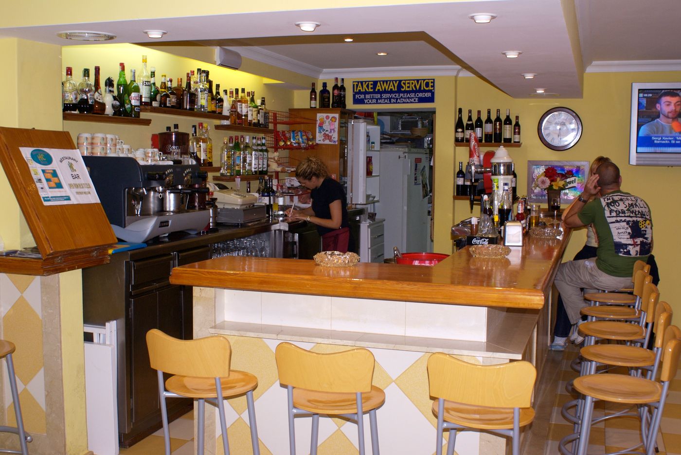 Hamilton-Court-Bar-48