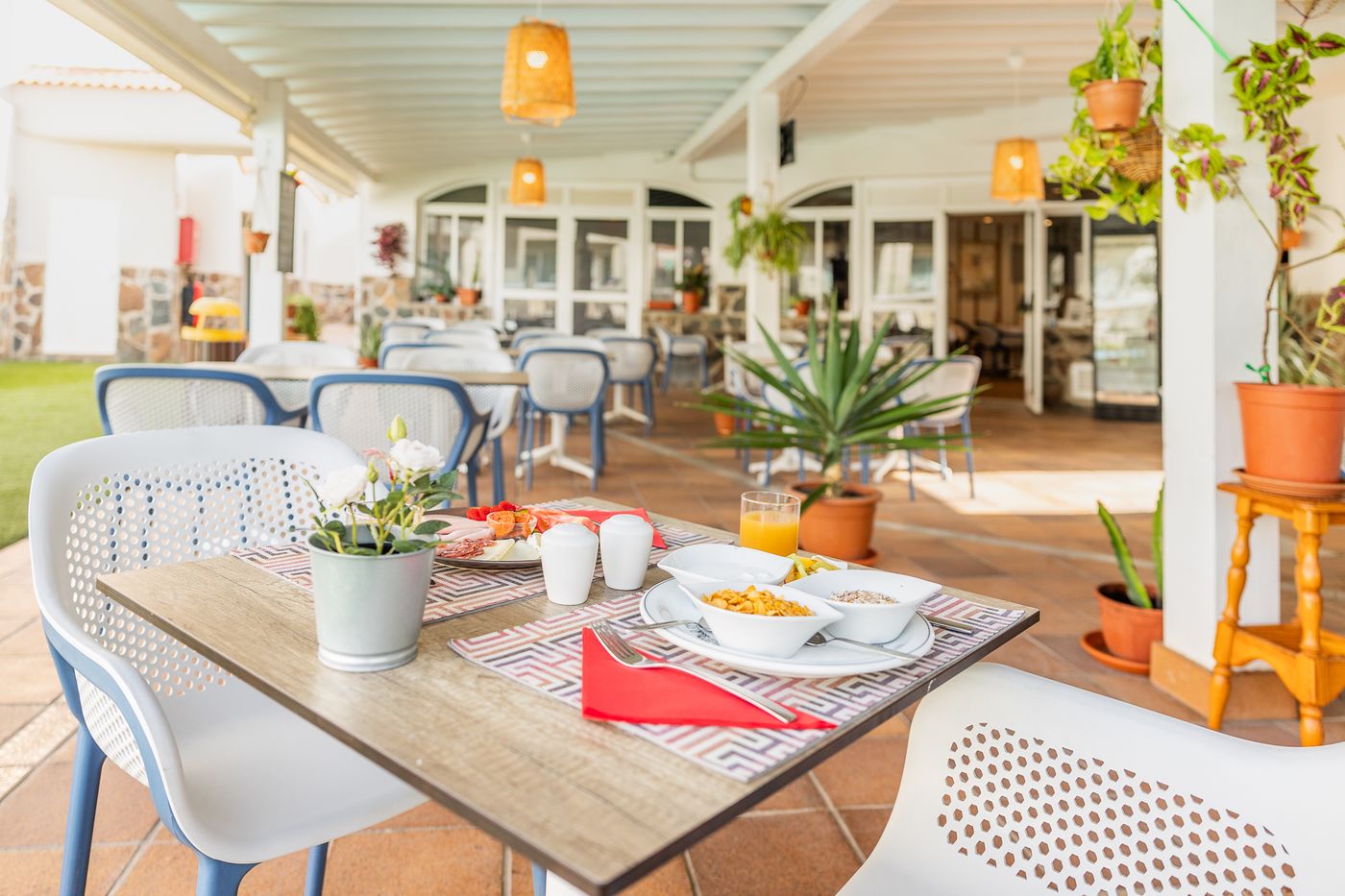 Apartamentos-Koala-Garden-LIVVO-Home-Collection-Restaurant-12